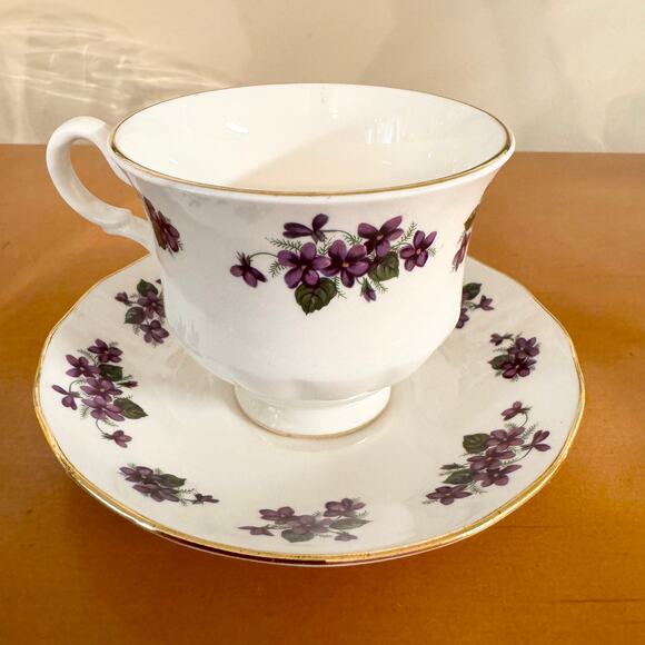 Queen Anne Lilacs Vintage Bone China Tea Cup & Saucer, Ridgeway Potteries - Picture 2 of 6